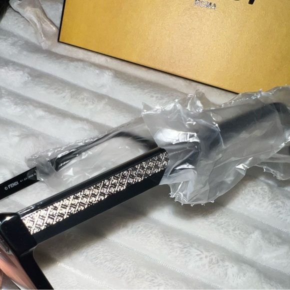 Authentic Fendi Glasses 👓 - Picture 3 of 7